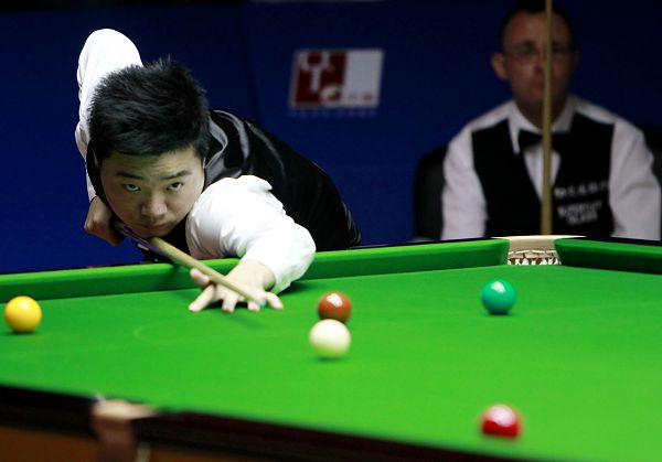 她在接发球 她在接发球