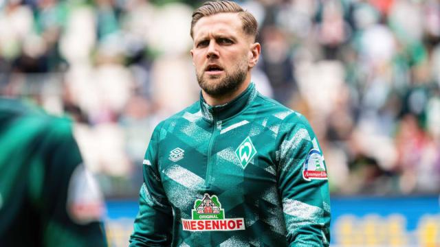 牌线中作 牌线中作